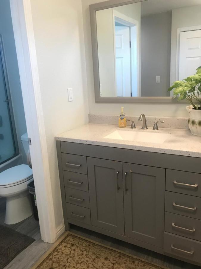 Private La Bedroom W Private Half-Bathroom - Ac - Wifi - Private Fridge -Smart Tv Los Angeles Bagian luar foto