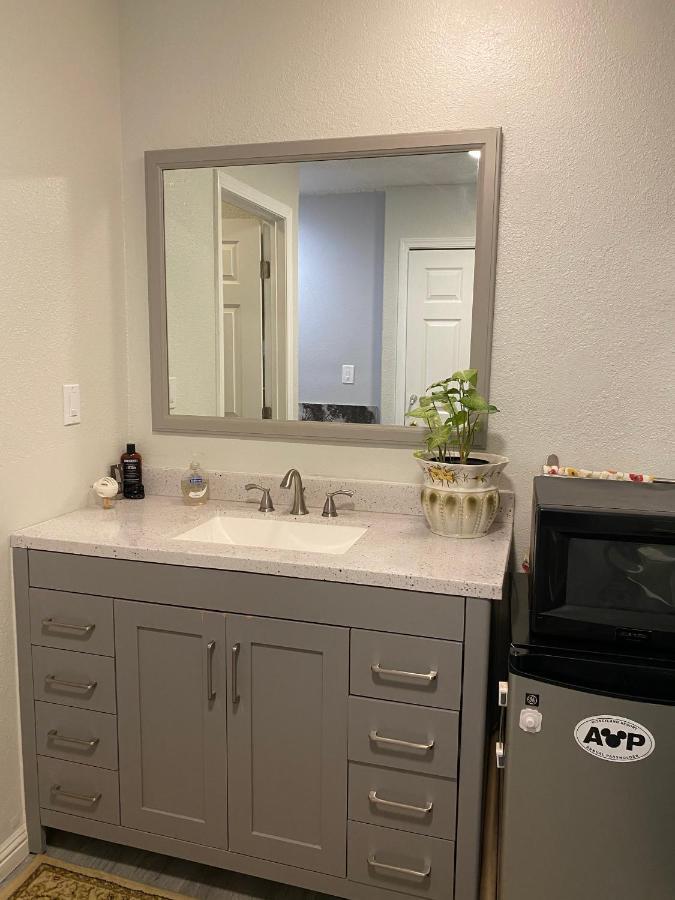 Private La Bedroom W Private Half-Bathroom - Ac - Wifi - Private Fridge -Smart Tv Los Angeles Bagian luar foto