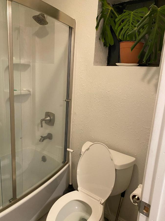 Private La Bedroom W Private Half-Bathroom - Ac - Wifi - Private Fridge -Smart Tv Los Angeles Bagian luar foto